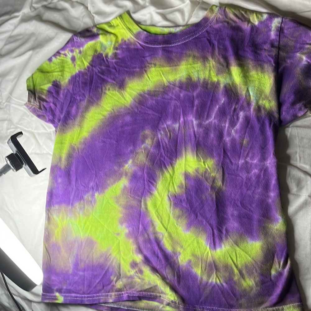 Hand tie dyed cropped tee. Size M
